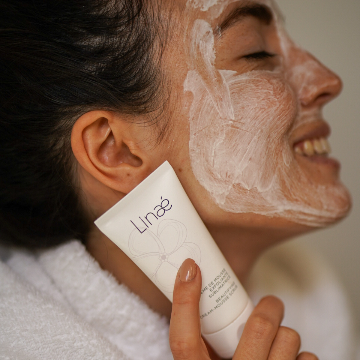 Beautifying cream-mousse scrub